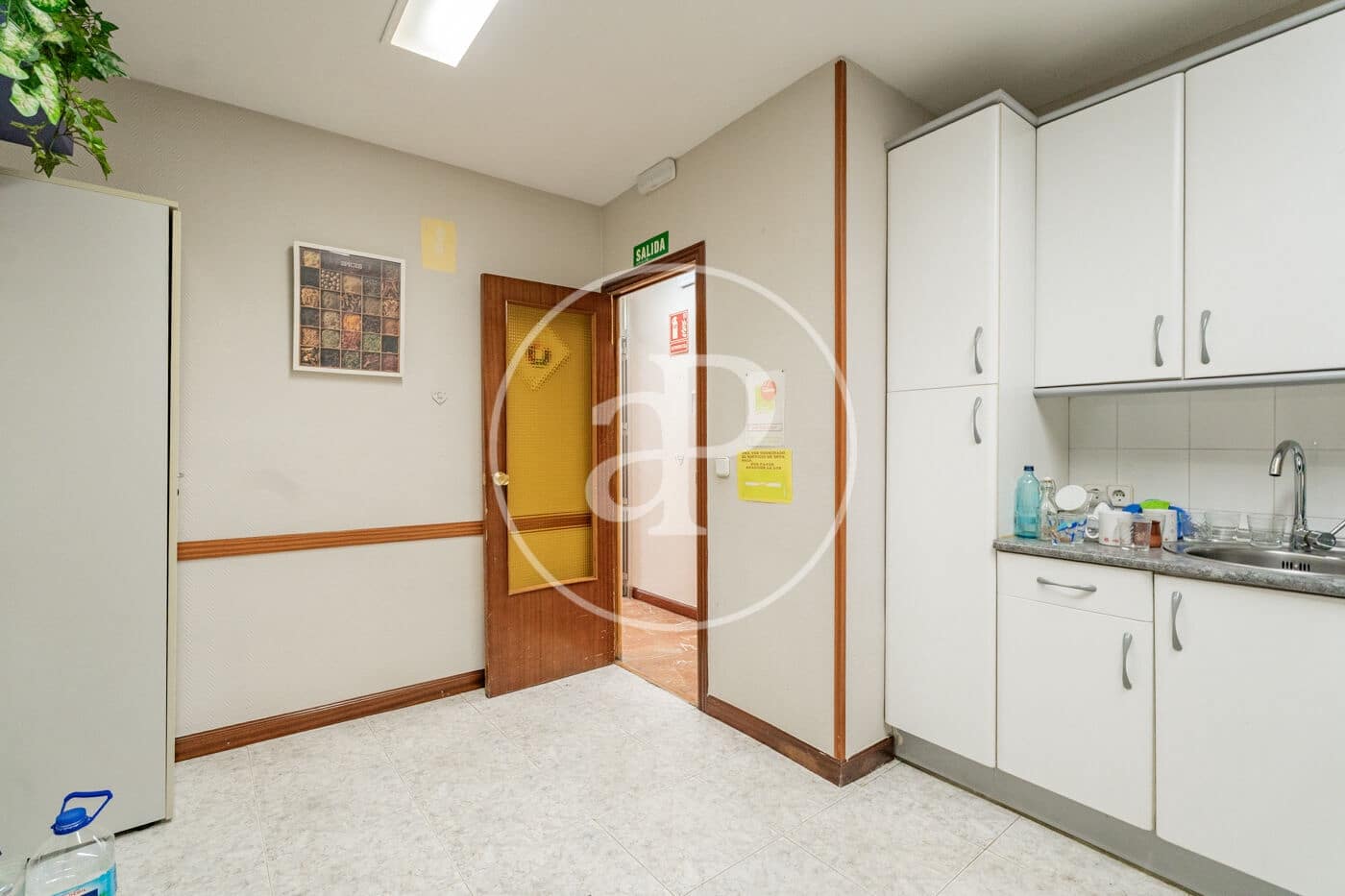 Chalet de 8 habitaciones en Madrid ciudad en venta - 875.000 € (Ref: 9890394)