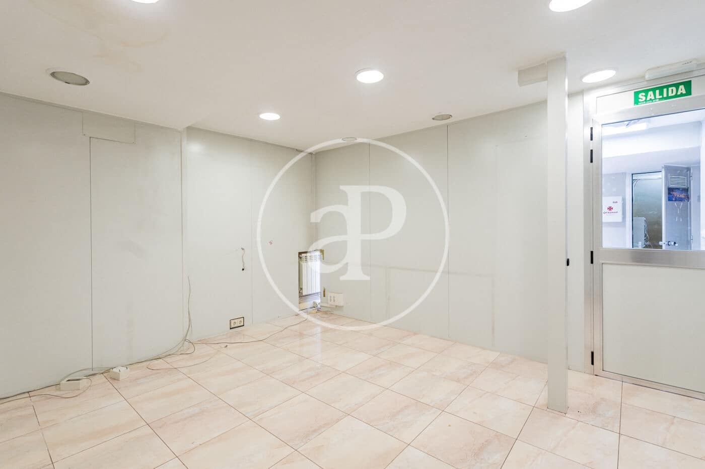 Chalet de 8 habitaciones en Madrid ciudad en venta - 875.000 € (Ref: 9890394)