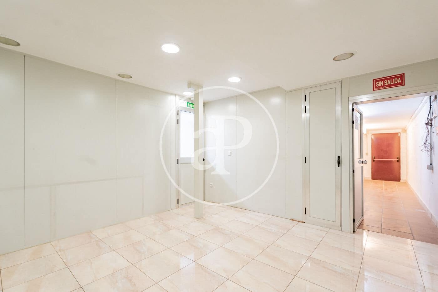 Chalet de 8 habitaciones en Madrid ciudad en venta - 875.000 € (Ref: 9890394)