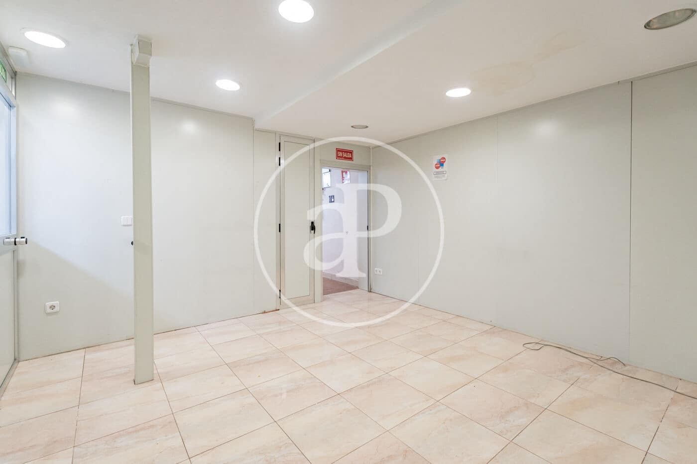 Chalet de 8 habitaciones en Madrid ciudad en venta - 875.000 € (Ref: 9890394)