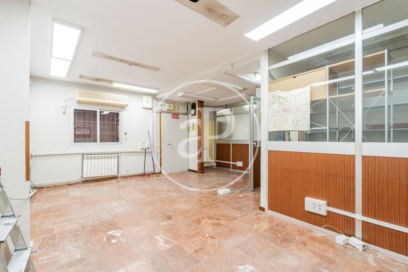 Chalet de 8 habitaciones en Madrid ciudad en venta - 875.000 € (Ref: 9890394)
