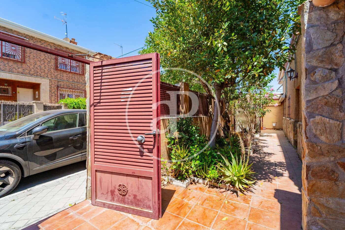 Chalet de 8 habitaciones en Madrid ciudad en venta - 875.000 € (Ref: 9890394)
