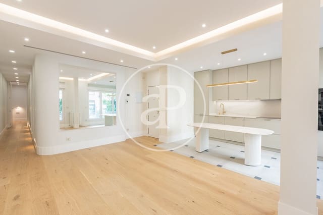 3 soveværelse Lejlighed til salg i Rios Rosas, Madrid by - € 1.150.000 (Ref: 9890396)