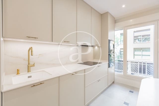 3 soveværelse Lejlighed til salg i Rios Rosas, Madrid by - € 1.150.000 (Ref: 9890396)