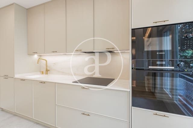 3 soveværelse Lejlighed til salg i Rios Rosas, Madrid by - € 1.150.000 (Ref: 9890396)