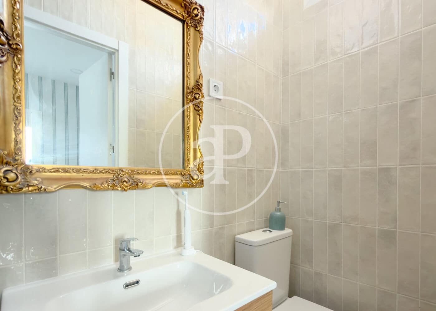 1 quarto Apartamento para arrendar em Madrid cidade - 1 200 € (Ref: 9892387)