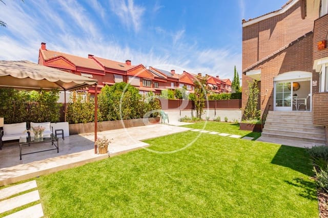 6 bedroom Villa for rent in Las Rozas de Madrid - € 4,500 (Ref: 9892390)