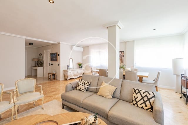 6 bedroom Villa for rent in Las Rozas de Madrid - € 4,500 (Ref: 9892390)