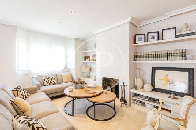 6 bedroom Villa for rent in Las Rozas de Madrid - € 4,500 (Ref: 9892390)