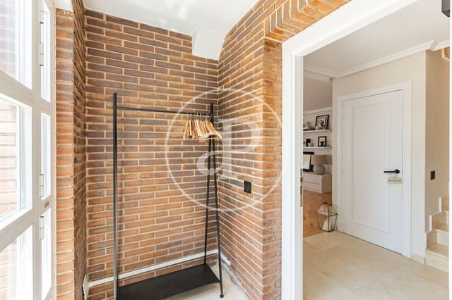 6 bedroom Villa for rent in Las Rozas de Madrid - € 4,500 (Ref: 9892390)