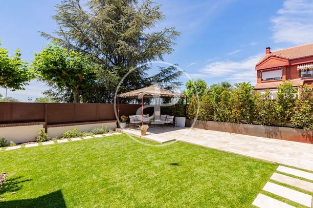 6 bedroom Villa for rent in Las Rozas de Madrid - € 4,500 (Ref: 9892390)