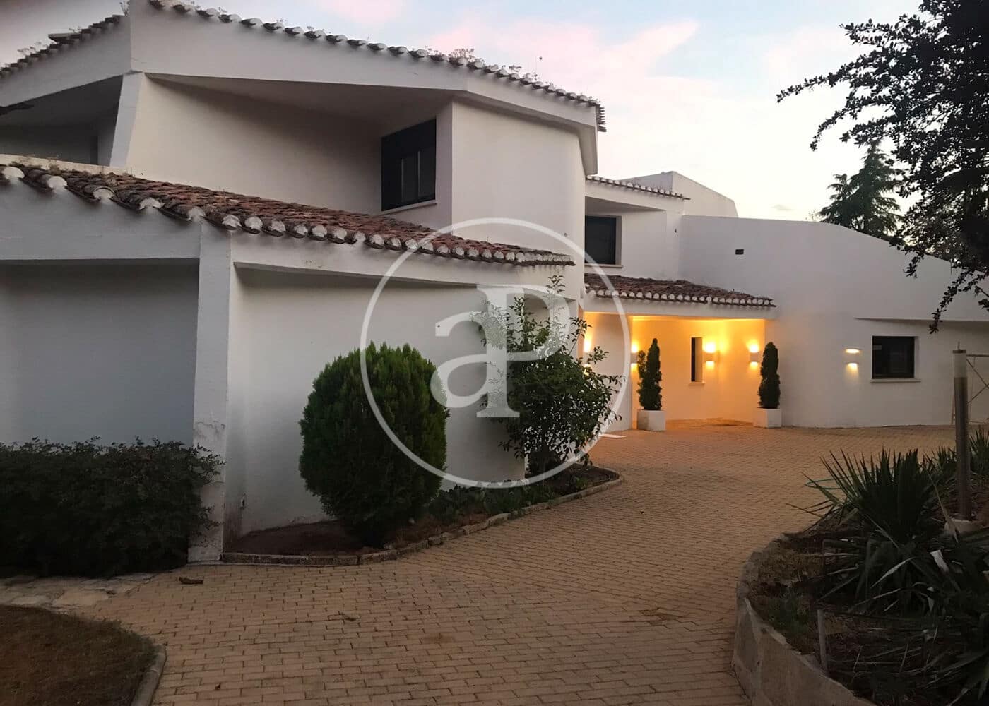 Chalet de 4 habitaciones en San Sebastián de los Reyes en venta con piscina - 1.995.000 € (Ref: 9892391)