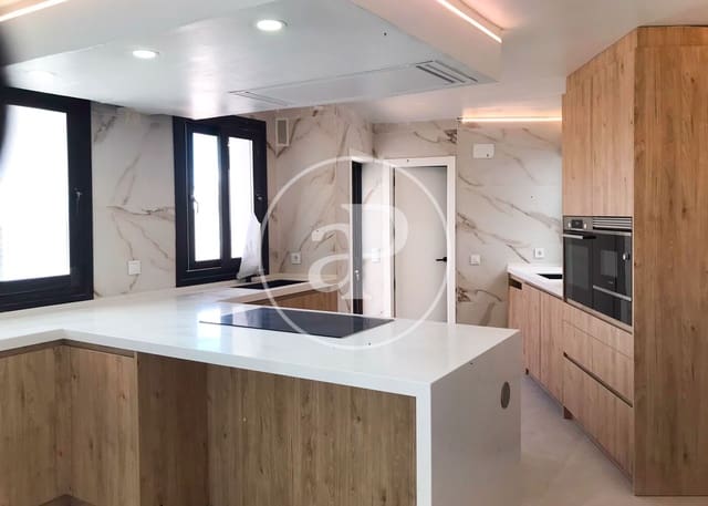 Chalet de 4 habitaciones en San Sebastián de los Reyes en venta con piscina - 1.995.000 € (Ref: 9892391)