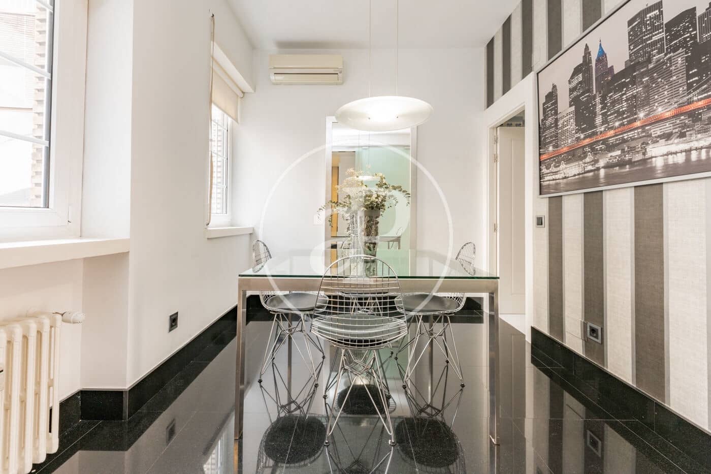 4 slaapkamer Appartement te huur in Madrid stad met garage - € 6.900 (Ref: 9892393)