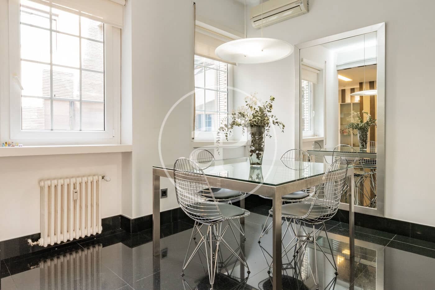 4 slaapkamer Appartement te huur in Madrid stad met garage - € 6.900 (Ref: 9892393)