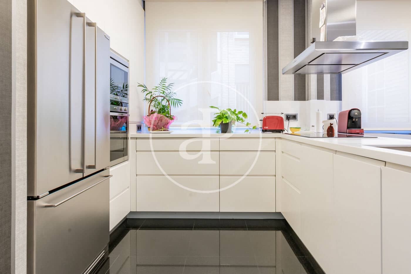 4 slaapkamer Appartement te huur in Madrid stad met garage - € 6.900 (Ref: 9892393)