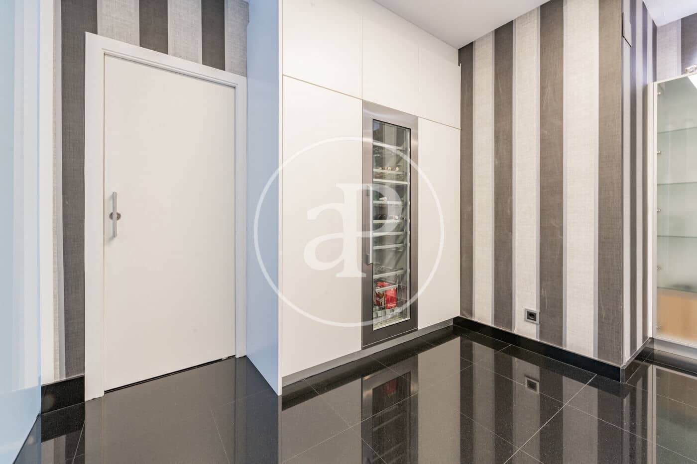 4 slaapkamer Appartement te huur in Madrid stad met garage - € 6.900 (Ref: 9892393)