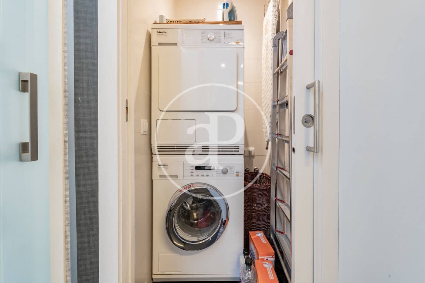 4 slaapkamer Appartement te huur in Madrid stad met garage - € 6.900 (Ref: 9892393)