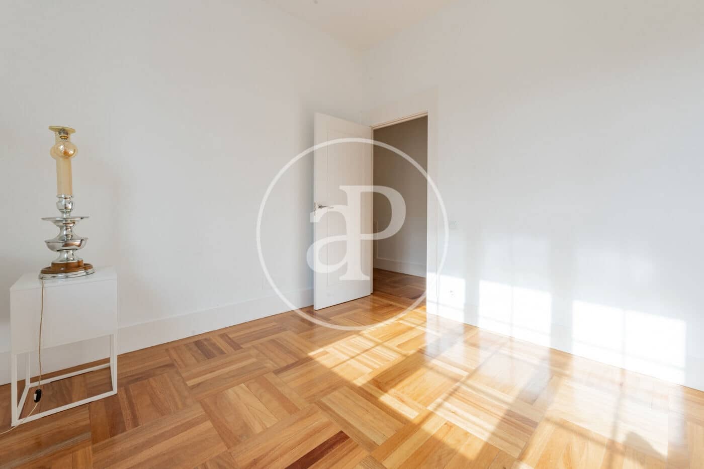 4 slaapkamer Appartement te huur in Madrid stad met garage - € 6.900 (Ref: 9892393)