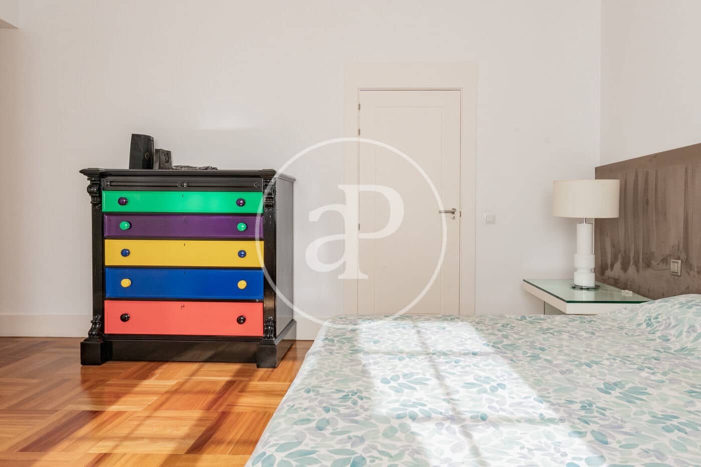 4 slaapkamer Appartement te huur in Madrid stad met garage - € 6.900 (Ref: 9892393)