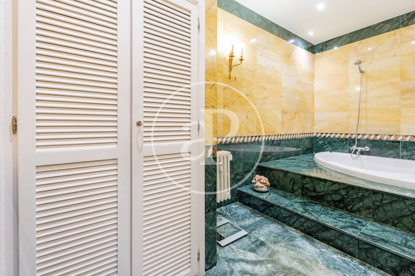 4 slaapkamer Appartement te huur in Madrid stad met garage - € 6.900 (Ref: 9892393)