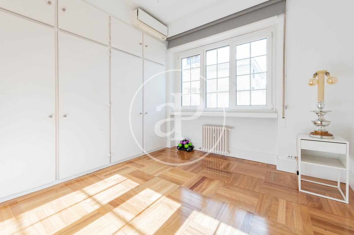 4 slaapkamer Appartement te huur in Madrid stad met garage - € 6.900 (Ref: 9892393)