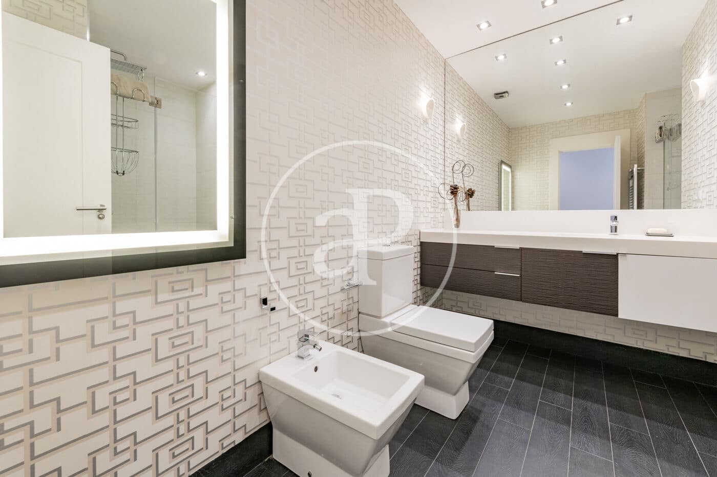 4 slaapkamer Appartement te huur in Madrid stad met garage - € 6.900 (Ref: 9892393)