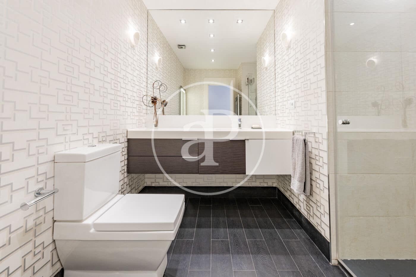 4 slaapkamer Appartement te huur in Madrid stad met garage - € 6.900 (Ref: 9892393)