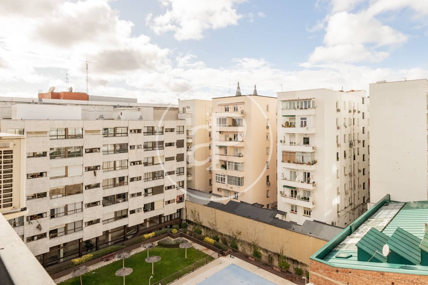 4 slaapkamer Appartement te huur in Madrid stad met garage - € 6.900 (Ref: 9892393)