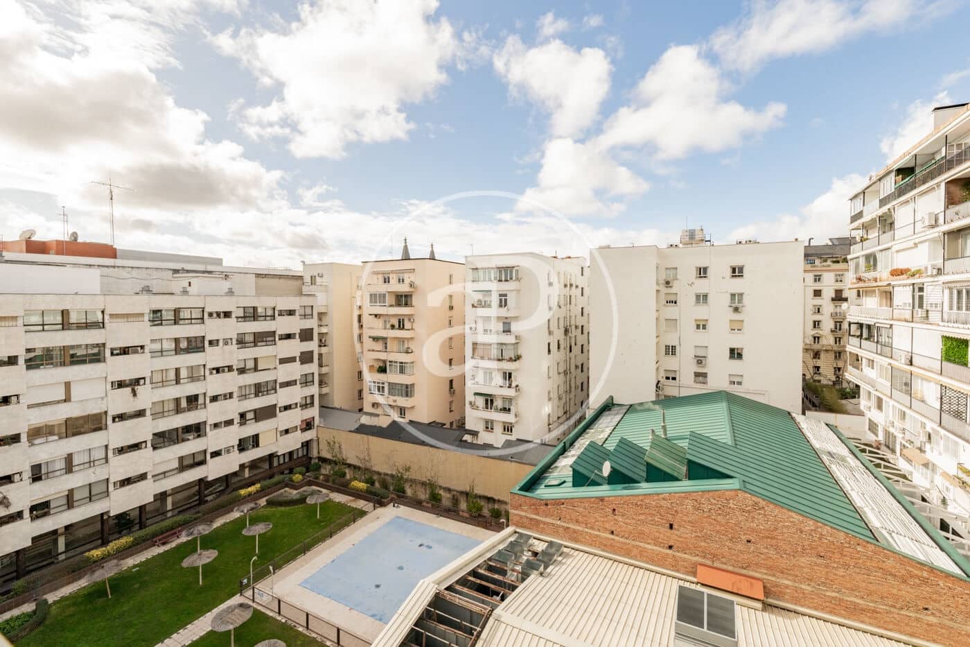 4 slaapkamer Appartement te huur in Madrid stad met garage - € 6.900 (Ref: 9892393)