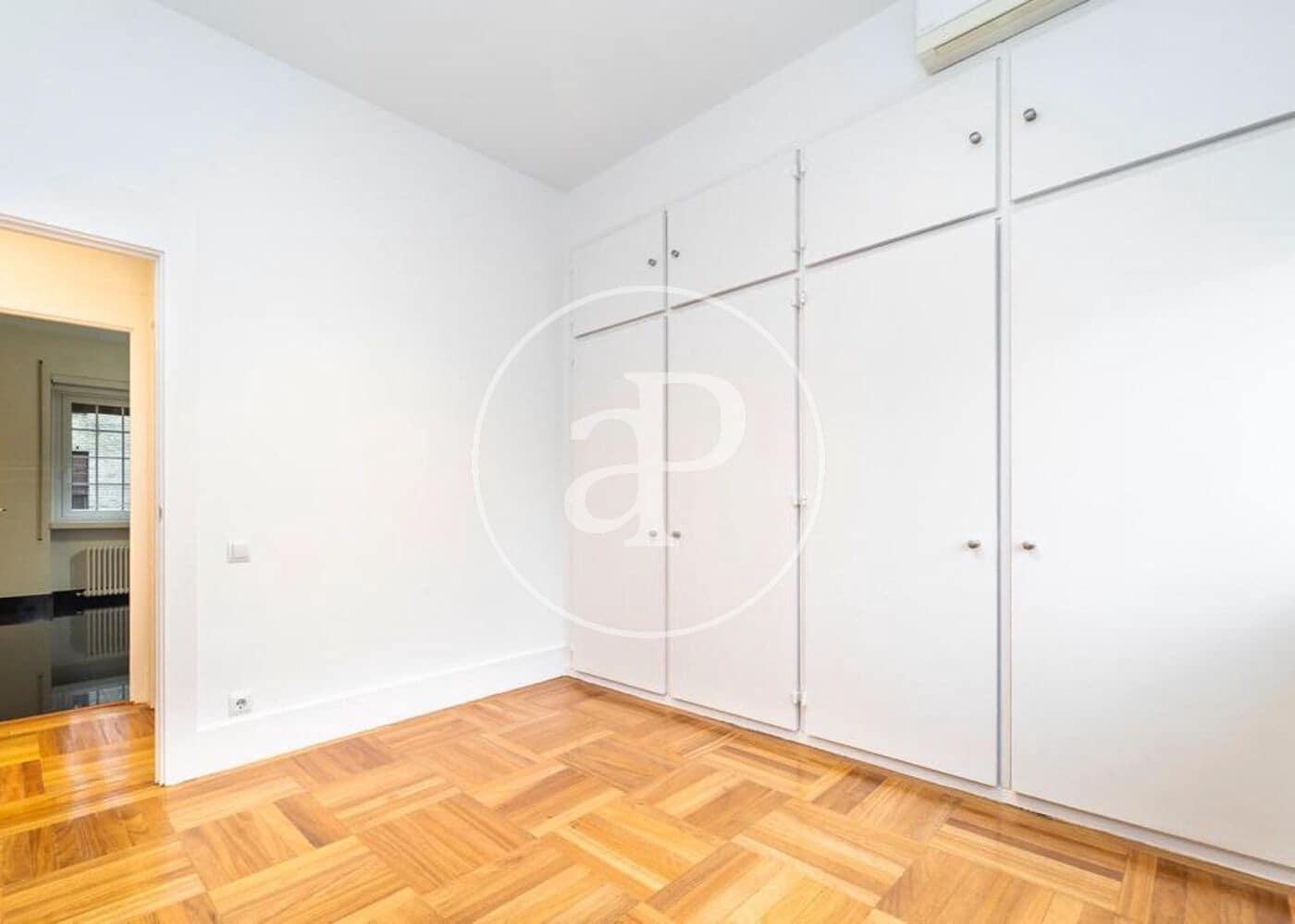 4 bedroom Apartment for rent in Madrid city with garage - € 6,900 (Ref: 9892393)