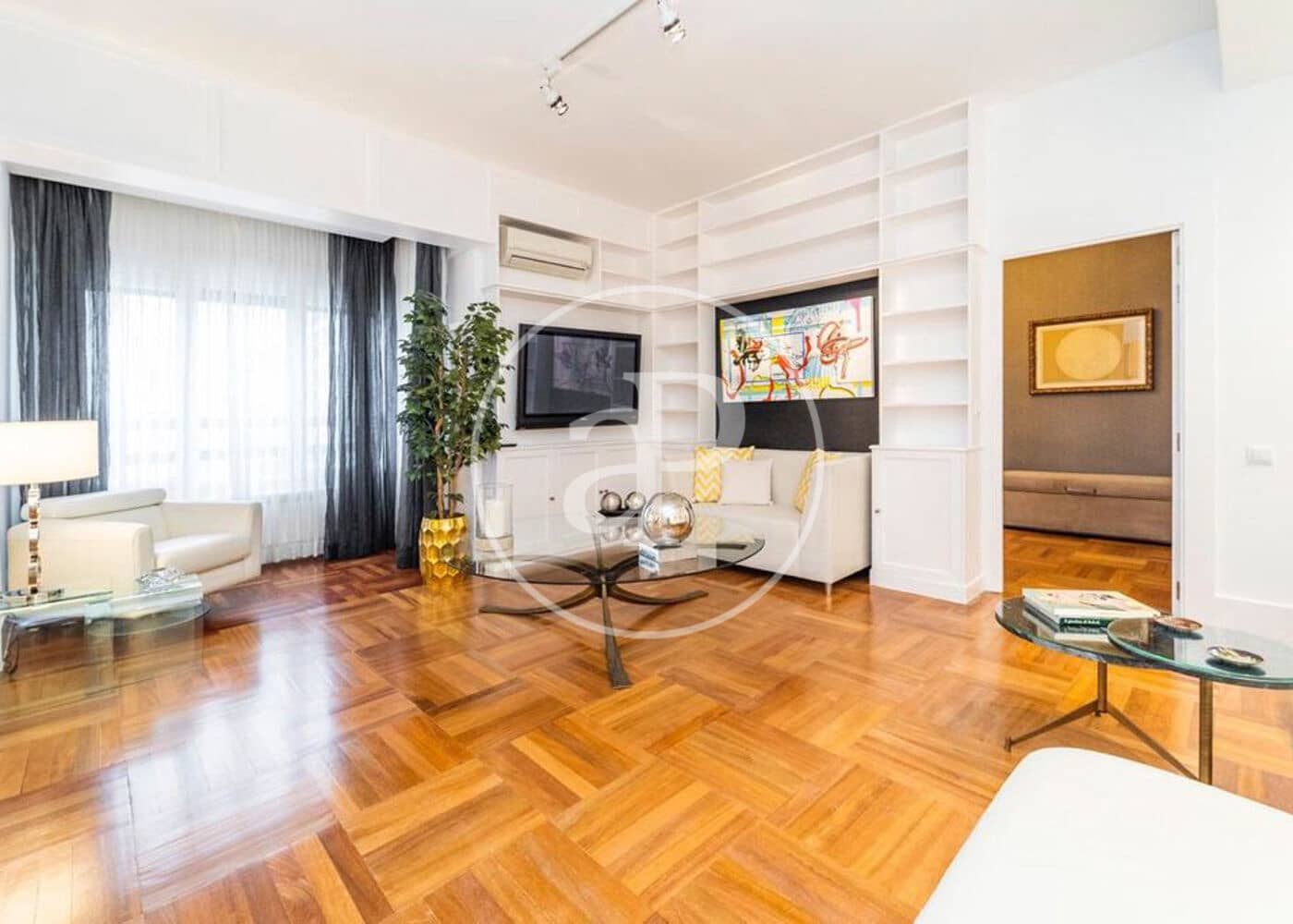 4 bedroom Apartment for rent in Madrid city with garage - € 6,900 (Ref: 9892393)