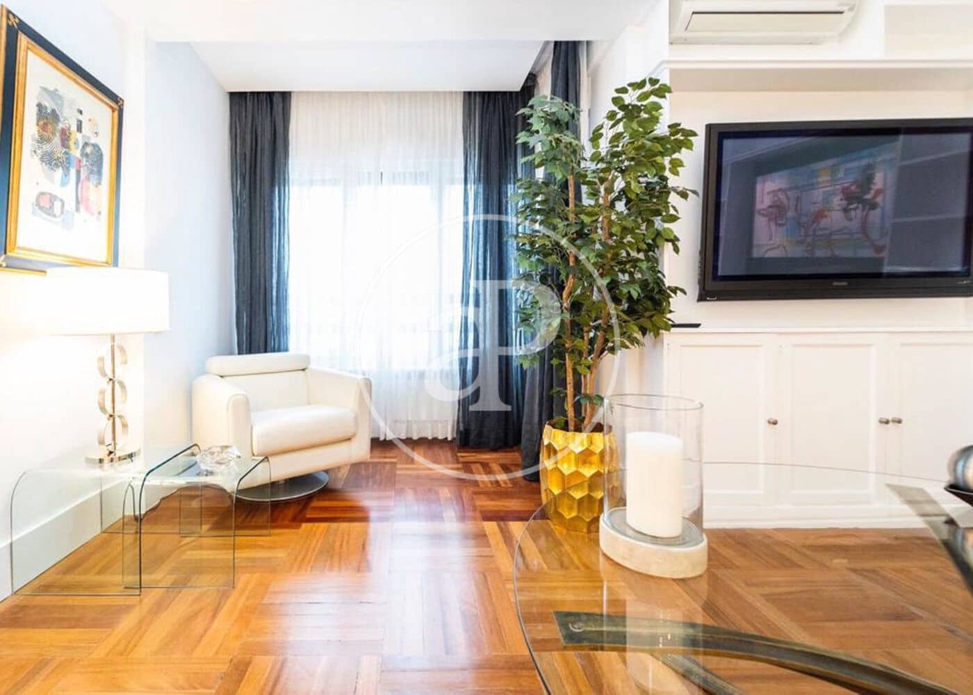 4 bedroom Apartment for rent in Madrid city with garage - € 6,900 (Ref: 9892393)