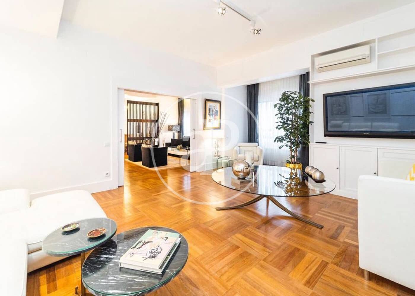 4 bedroom Apartment for rent in Madrid city with garage - € 6,900 (Ref: 9892393)