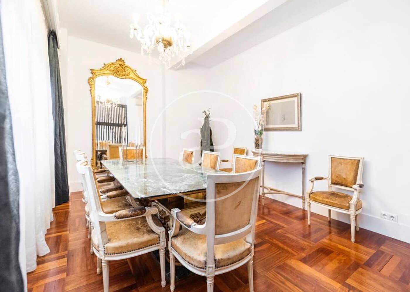 4 bedroom Apartment for rent in Madrid city with garage - € 6,900 (Ref: 9892393)