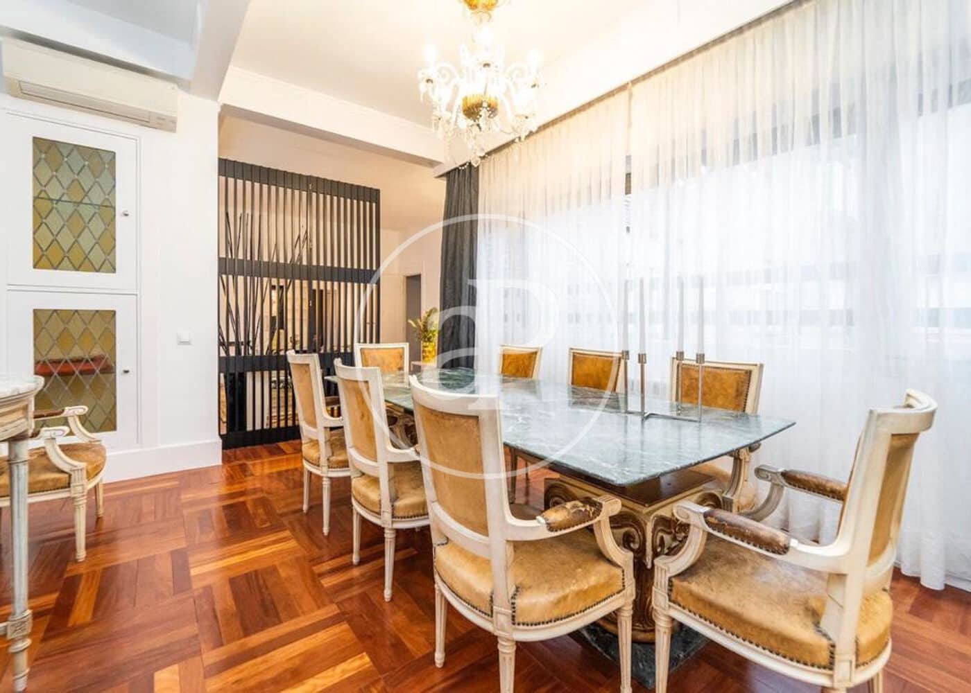 4 bedroom Apartment for rent in Madrid city with garage - € 6,900 (Ref: 9892393)