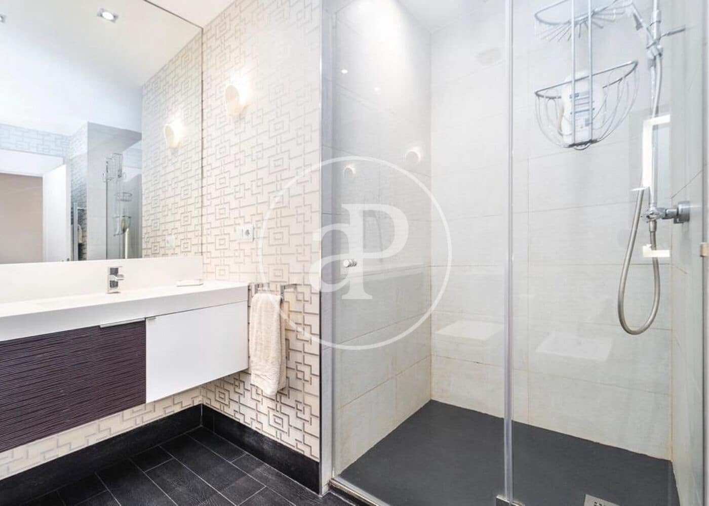 4 bedroom Apartment for rent in Madrid city with garage - € 6,900 (Ref: 9892393)
