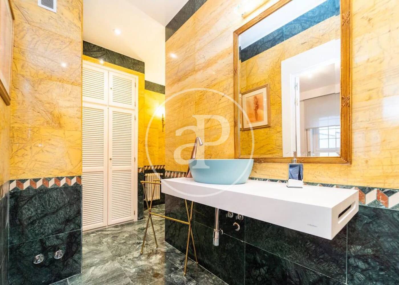 4 bedroom Apartment for rent in Madrid city with garage - € 6,900 (Ref: 9892393)