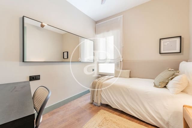 2 bedroom Penthouse for sale in Universidad, Madrid city - € 870,000 (Ref: 9894462)