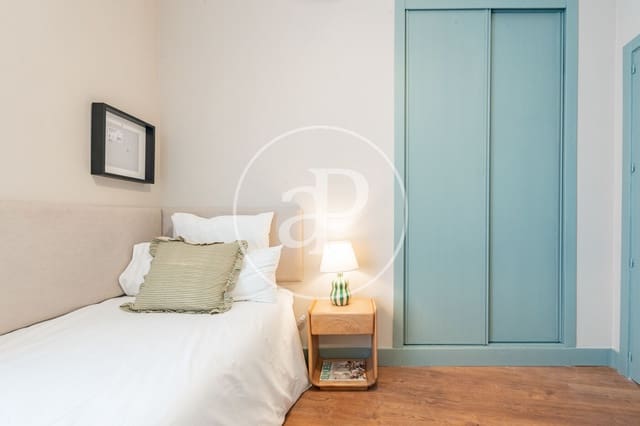 2 bedroom Penthouse for sale in Universidad, Madrid city - € 870,000 (Ref: 9894462)