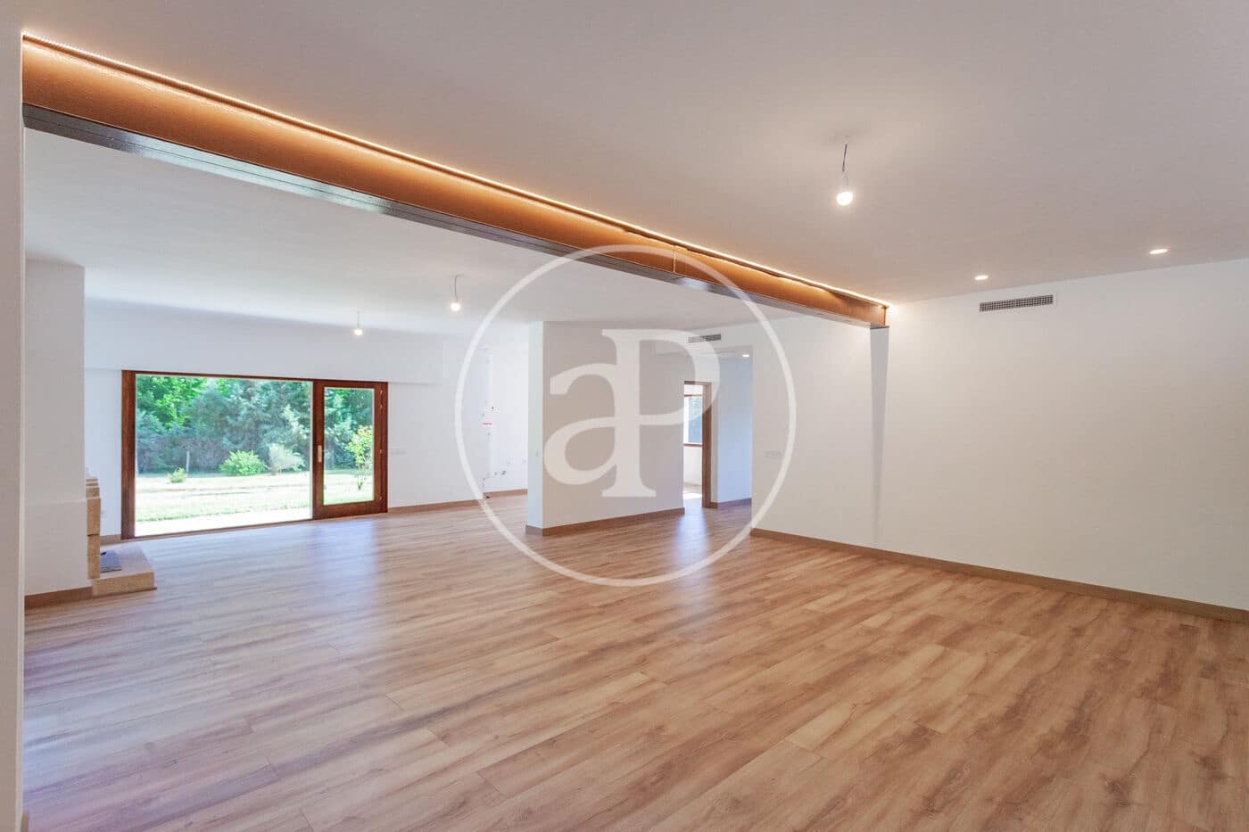 4 bedroom Villa for sale in Villanueva de la Canada - € 1,495,000 (Ref: 9896837)