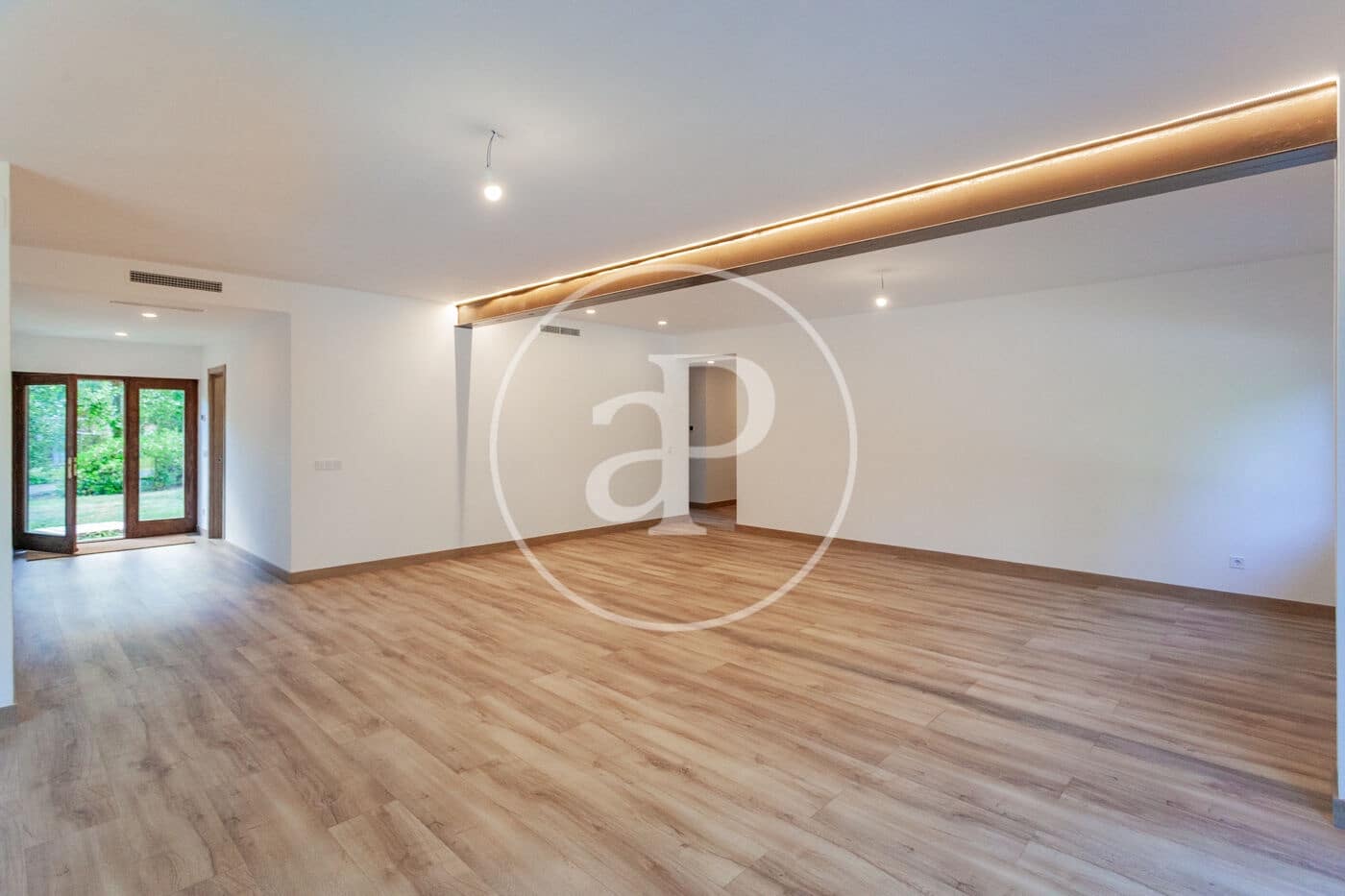 4 bedroom Villa for sale in Villanueva de la Canada - € 1,495,000 (Ref: 9896837)