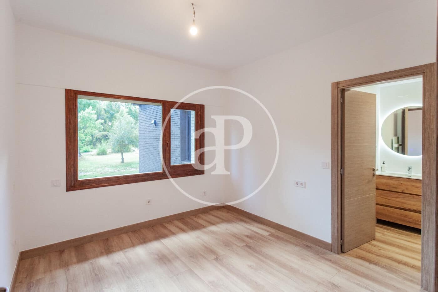 4 bedroom Villa for sale in Villanueva de la Canada - € 1,495,000 (Ref: 9896837)