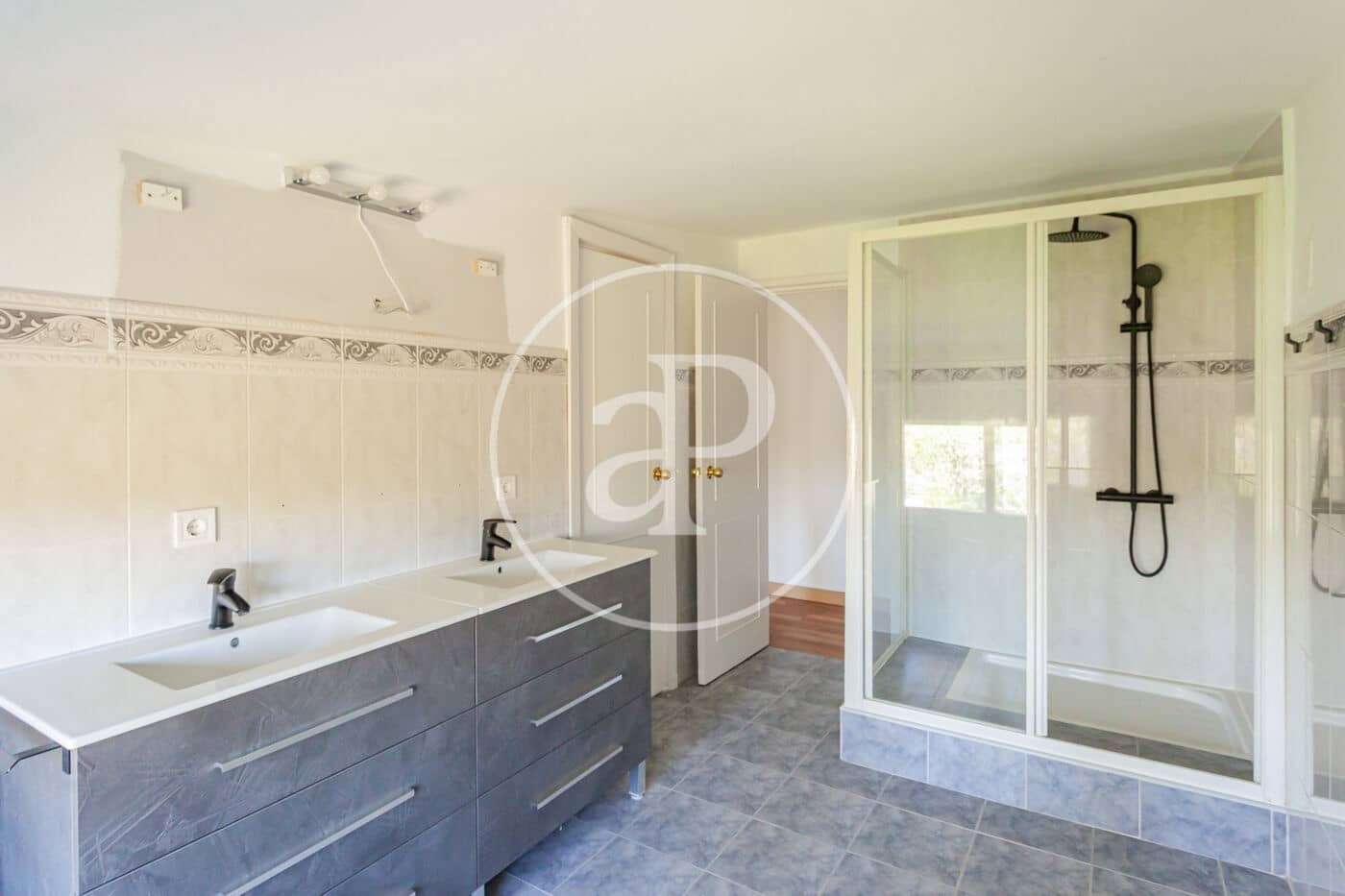 5 bedroom Villa for sale in Villanueva de la Canada - € 1,680,000 (Ref: 9896838)
