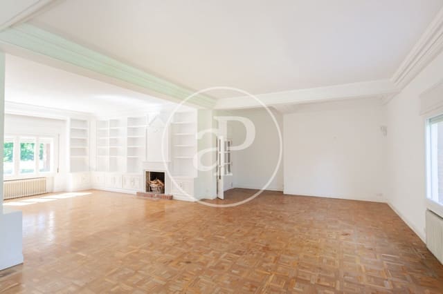 5 bedroom Villa for sale in Villanueva de la Cañada - € 1,680,000 (Ref: 9896838)