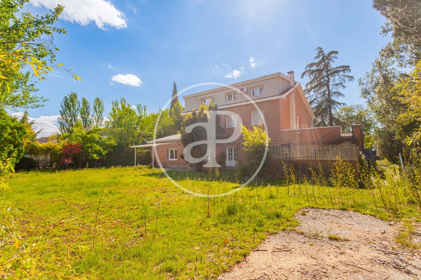 5 bedroom Villa for sale in Villanueva de la Canada - € 1,680,000 (Ref: 9896838)