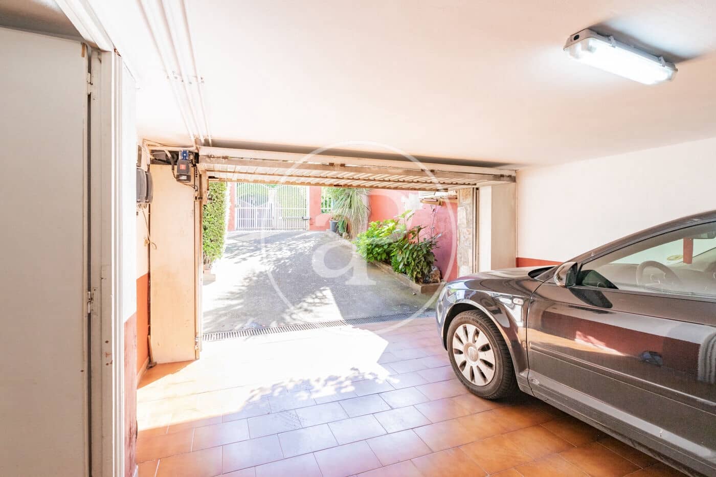 Chalet de 6 habitaciones en Madrid ciudad en venta - 1.300.000 € (Ref: 9896839)