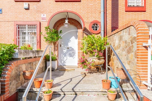 Chalet de 6 habitaciones en Canillejas, Madrid ciudad en venta - 1.300.000 € (Ref: 9896839)