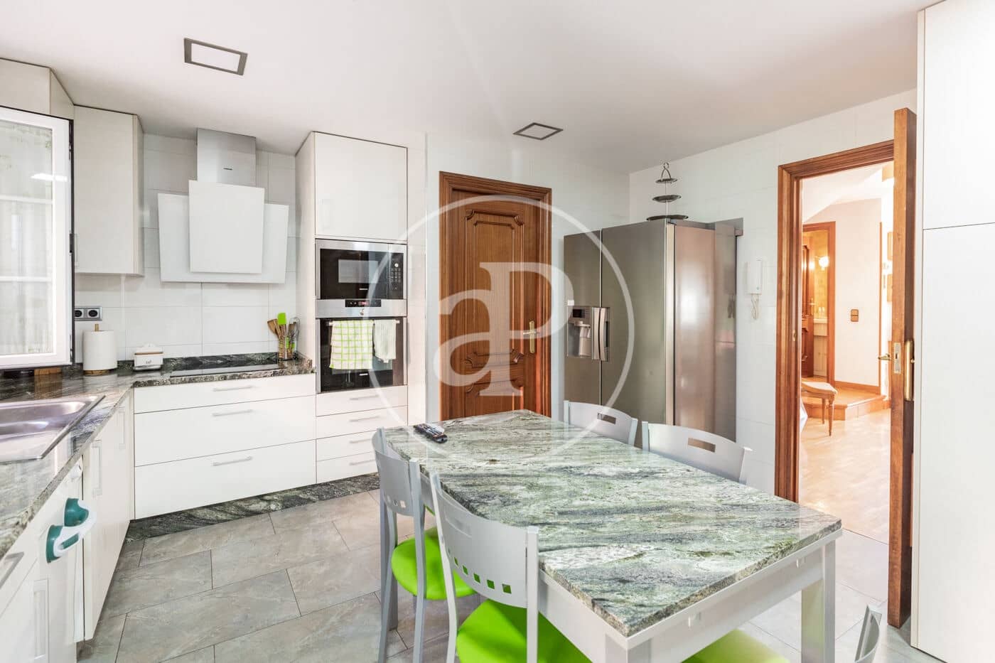 Chalet de 6 habitaciones en Madrid ciudad en venta - 1.300.000 € (Ref: 9896839)