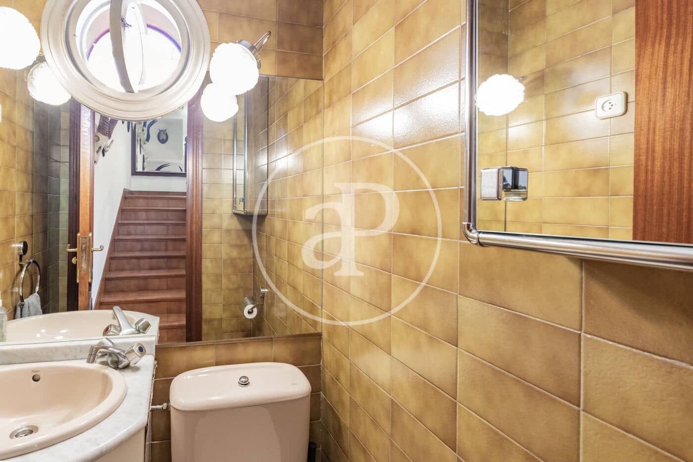 Chalet de 6 habitaciones en Madrid ciudad en venta - 1.300.000 € (Ref: 9896839)